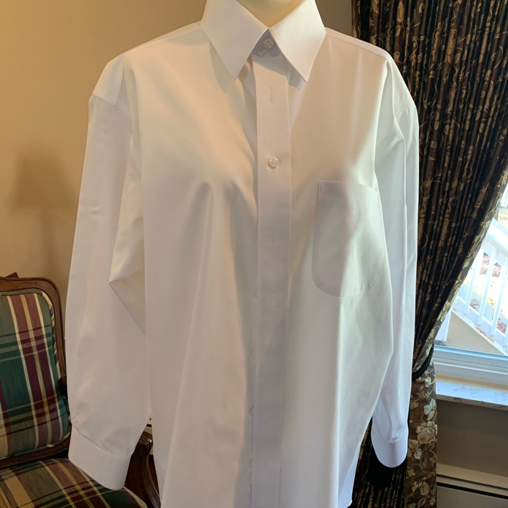 Roundtree and Yorke gold label men’s dress shirt